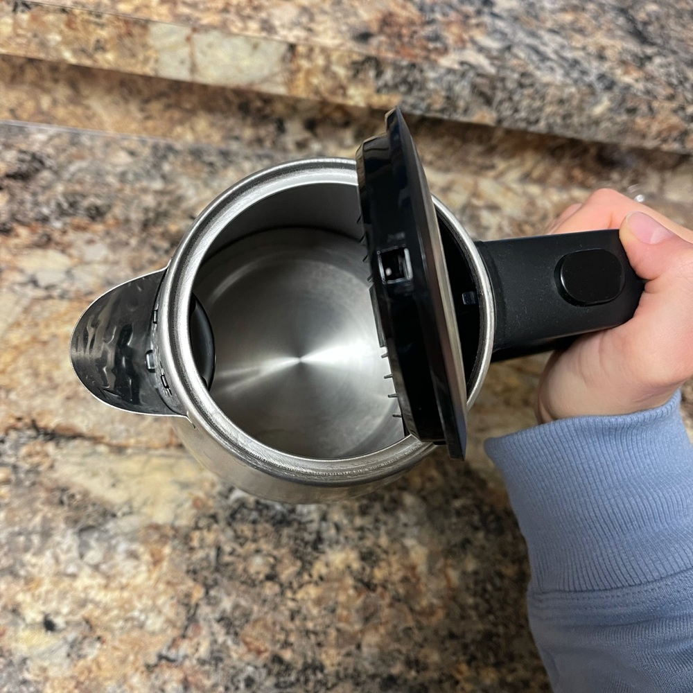Electric Kettle - Picture 2 of 5